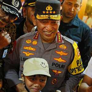 Tinjau Pemudik di Pelabuhan Tanjung Perak, Kapolri: Naik 15 Persen