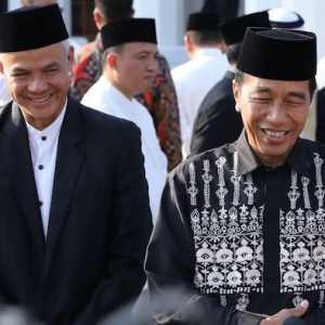 Ganjar Pranowo nampak mendampingi Presiden Jokowi saat sholat id di Masjid Syeikh Zayed Solo, Sabtu (22/4)/Ist