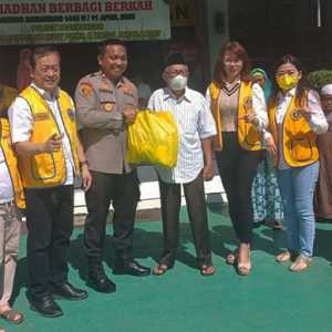 Polsek Pademangan Salurkan 100 Paket Sembako ke Warga Ancol Barat