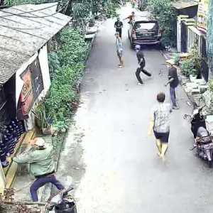 Gerebek Kampung Bahari, Polisi Dilempari Batu dan Kayu oleh Warga