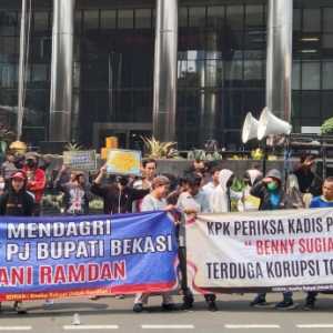 Koalisi Rakyat untuk Keadilan menggelar aksi di depan Gedung KPK RI menolak Pj Bupati Bekasi, Dani Ramdan/Ist