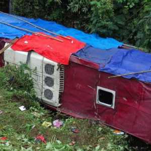 Evakuasi Korban Guci Tuntas, Giliran Bangkai Bus Diangkat