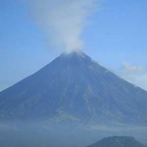 Warga Filipina Waspada, Gunung Berapi Mayon Mulai Siaga