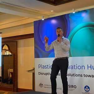 Mark Grogan, Founder dan CEO dari perusahaan Circle 8 saat melakukan presentasi terkait pengelolaan sampah plastik pada 18 Oktober 2023/RMOL
