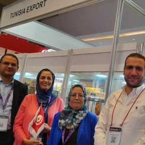 Direktur Pameran Dagang CEPEX, Houda Trabelsi, (kedua dari kiri) di depan
Booth Tunisian Export Promotion Center (CEPEX) di Jakarta International Expo kemayoran pada Jumat, 10 November 2023/RMOL