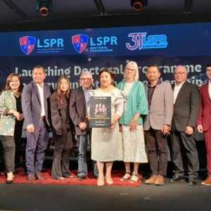 Foto bersama para civitas akademika LSPR saat meluncurkan program studi S3 Ilmu Komunikasi dan Kepemimpinan di Jakarta pada Kamis, 23 November 2023/RMOL