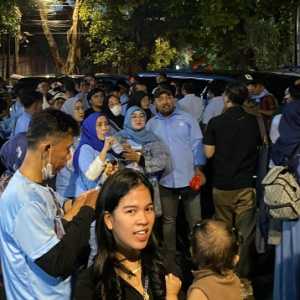 Ratusan warga memenuhi area depan rumah Prabowo Subianto di Jakarta Selatan/RMOL