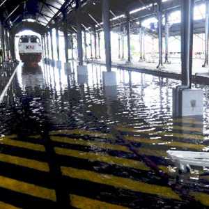 Stasiun Tawang Tergenang