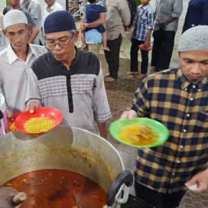 Tradisi Berbagi di Masjid Gaudiyah Kota Medan, 400 Porsi Nasi Briyani Khas India Dibagikan setiap Minggu