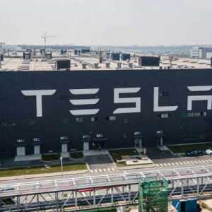 Permintaan Turun, Pabrik Tesla di China Kurangi Jam Kerja