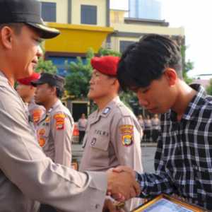 Tabrakkan Motor ke Pelaku Curas, Karyawan SPBU di Bandar Lampung Dapat Penghargaan