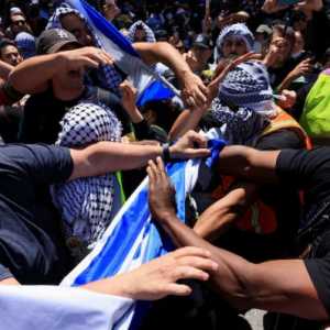 Mahasiswa AS Pro-Palestina Bentrok dengan Pendukung Israel di UCLA