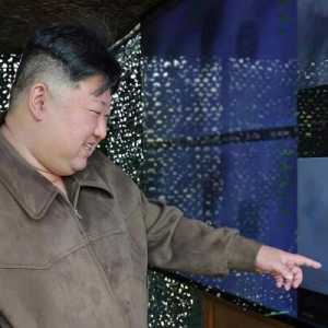 Kim Jong Un Pantau Simulasi Serangan Nuklir Korea Utara
