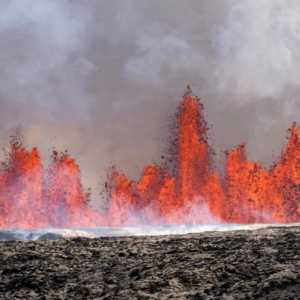 Gunung Api Sundhnukagigar Islandia Meletus