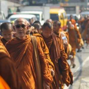 Bhikkhu Thudong Tinggalkan Semarang