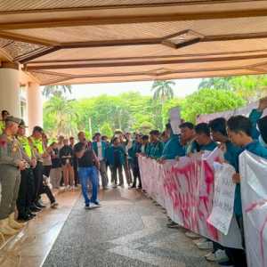 Dugaan Anggaran Proyek Fiktif Rp15 Miliar di BRA, Mahasiswa Demo Pj Gubernur Aceh