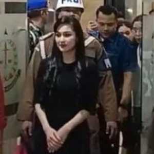 Sandra Dewi Ngibrit Tanpa Bicara Setelah Diperiksa 10 Jam