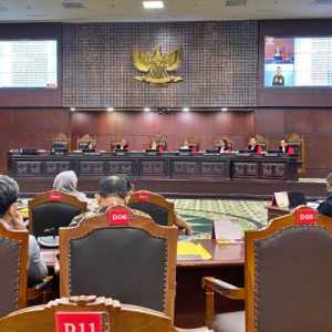 KPU Salah Baca Duplik, Hakim Saldi Isra Singgung Kekalahan Thomas dan Uber