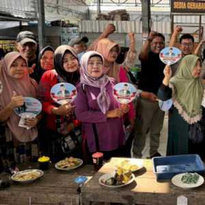 Emak-emak Pedagang Pasar di Tegal Dukung Sudaryono