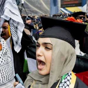 Demonstran Pro-Palestina Lakukan Protes di Acara Wisuda Universitas Michigan