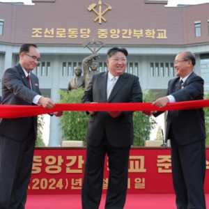 Kim Jong Un Resmikan Sekolah Pelatihan Kader Pusat Partai Pekerja Korea
