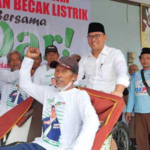 Lanjutkan Program Prabowo, Cagub Jateng Sudaryono Bagikan Puluhan Becak Listrik di Kebumen