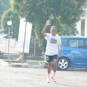 Rayakan HUT BULOG, Dewan Pengawas Donny Gahral Adian Lakukan Lari Ultra Marathon 57 Km