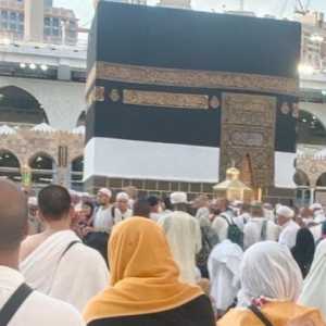 Jemaah Haji Disarankan Banyak Minum Air Putih untuk Cegah <i>Heat Stroke</i>