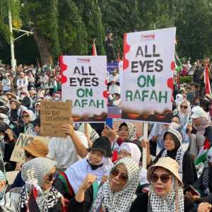 Ribuan Demonstran All Eyes on Rafah Lantunkan Lagu Atuna Tufuli dan Sholawat