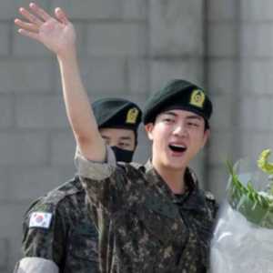 Jin BTS Selesaikan Wajib Militer