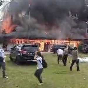 Kantor KPU Labuhanbatu Utara Ludes Terbakar