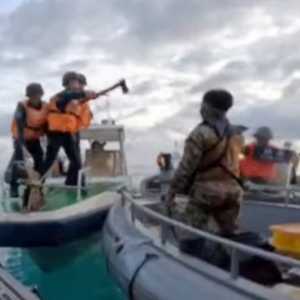 Bawa Kapak dan Pisau, Pasukan China Serang Kapal Angkatan Laut Filipina