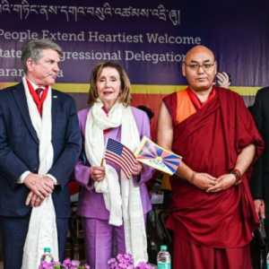 Nancy Pelosi Kecam Upaya China Hapus Budaya Tibet