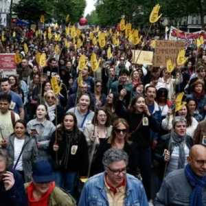 Ribuan Warga Prancis Tolak Kemenangan Partai Sayap Kanan