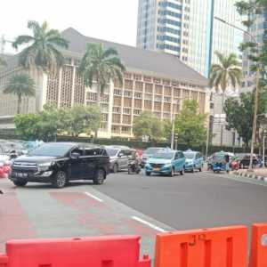 Transjakarta Sesuaikan Rute Imbas Demo BEM SI