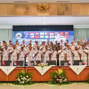 Berbagi Ilmu dan Pengalaman, Puluhan Kadet Mancanegara Sambangi AAL Surabaya