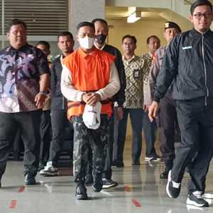 Mantan Ketua Gerindra Malut Resmi Kenakan Rompi Oranye