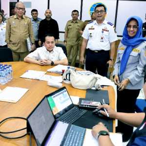 Pj Gubernur Agus Fatoni Tinjau Command Centre PON XXI Wilayah Sumut