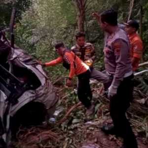 Mobil Masuk Jurang di Jalur Bawang-Dieng, 4 Warga Jakarta Tewas