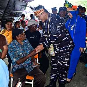 KSAL Pantau Langsung Bakti Sosial dan Kesehatan TNI AL di Raja Ampat