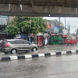 Hujan Ringan Diprediksi Basahi Sebagian Wilayah Jakarta