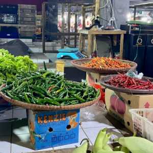 Harga Bahan Pokok Bervariasi, Bawang Putih Naik tapi Cabai Rawit Turun