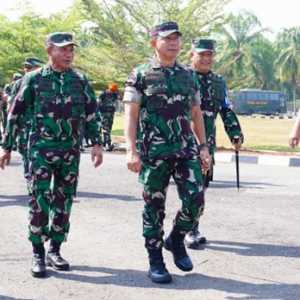 Panglima TNI Tinjau Latihan Terjun di Puslatpur Baturaja