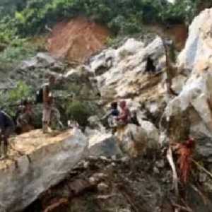 Pencarian Korban Longsor di Solok Terkendala Medan Sulit