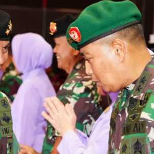 Kepala Staf Umum (Kasum) TNI Letjen TNI Richard Tampubolon mewakili Panglima TNI Jenderal TNI Agus Subiyanto menerima Laporan Korps kenaikan pangkat 36 Perwira Tinggi (Pati) TNI lintas Matra di Aula Gatot Subroto Mabes TNI, Cilangkap, Jakarta Timur, Jumat 27 September 2024/Puspen TNI