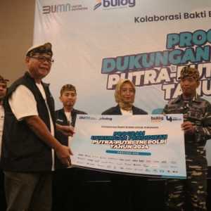 Program Bulog Peduli Pintar Salurkan Beasiswa Pendidikan Putra dan Putri TNI-Polri