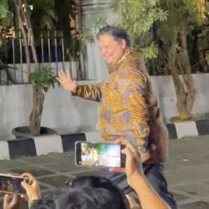 Airlangga Diminta Prabowo Jaga Perekonomian Bangsa