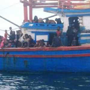 Seorang Pengungsi Rohingya Meninggal di Atas Kapal