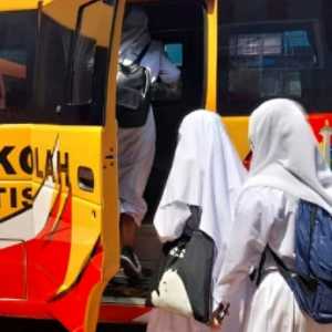 Cegah Warga Luar Jakarta, Mendesak Regulasi Sekolah Gratis