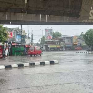 Hujan Ringan Diperkirakan Basahi Jakarta